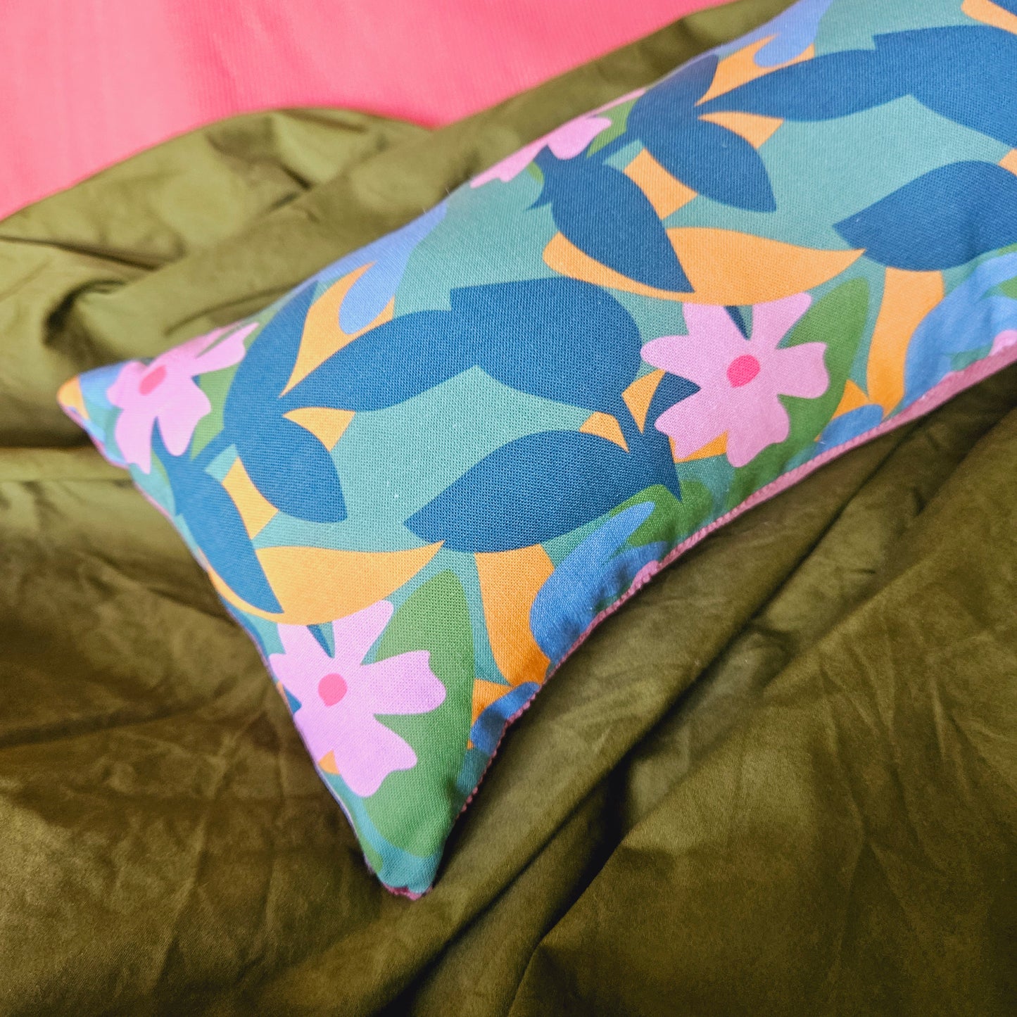 Daisy green Throw pillow