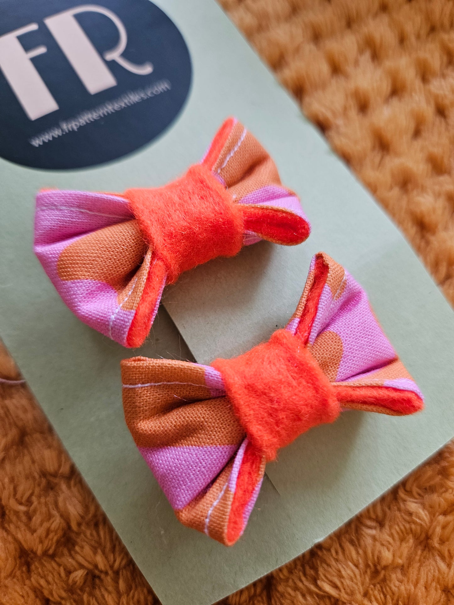 Bow clips- squiggle print