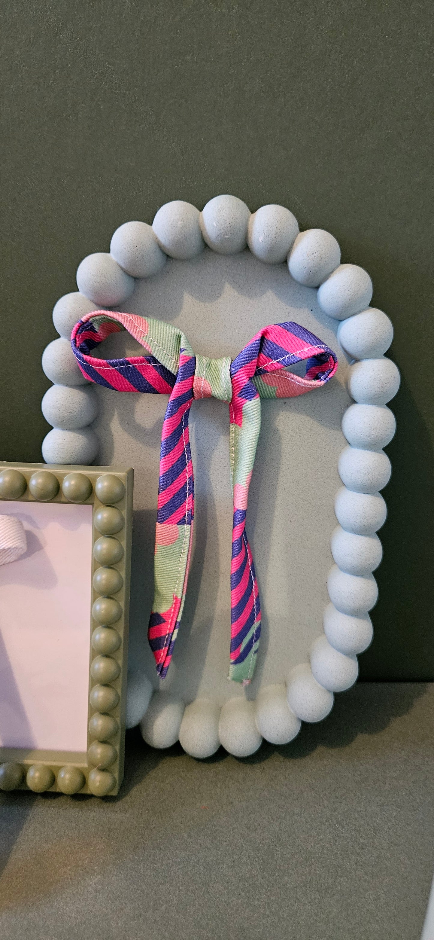 Long tail bow clips- wonder weather